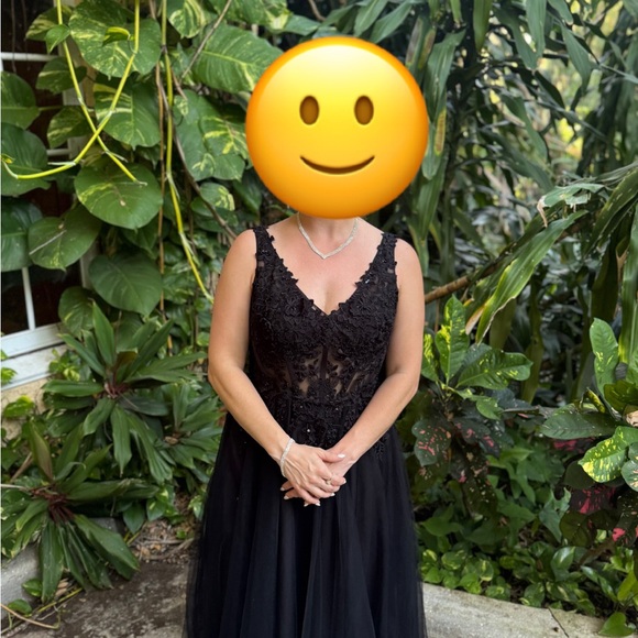 🖤Black Ballgown🖤 - Picture 3 of 8